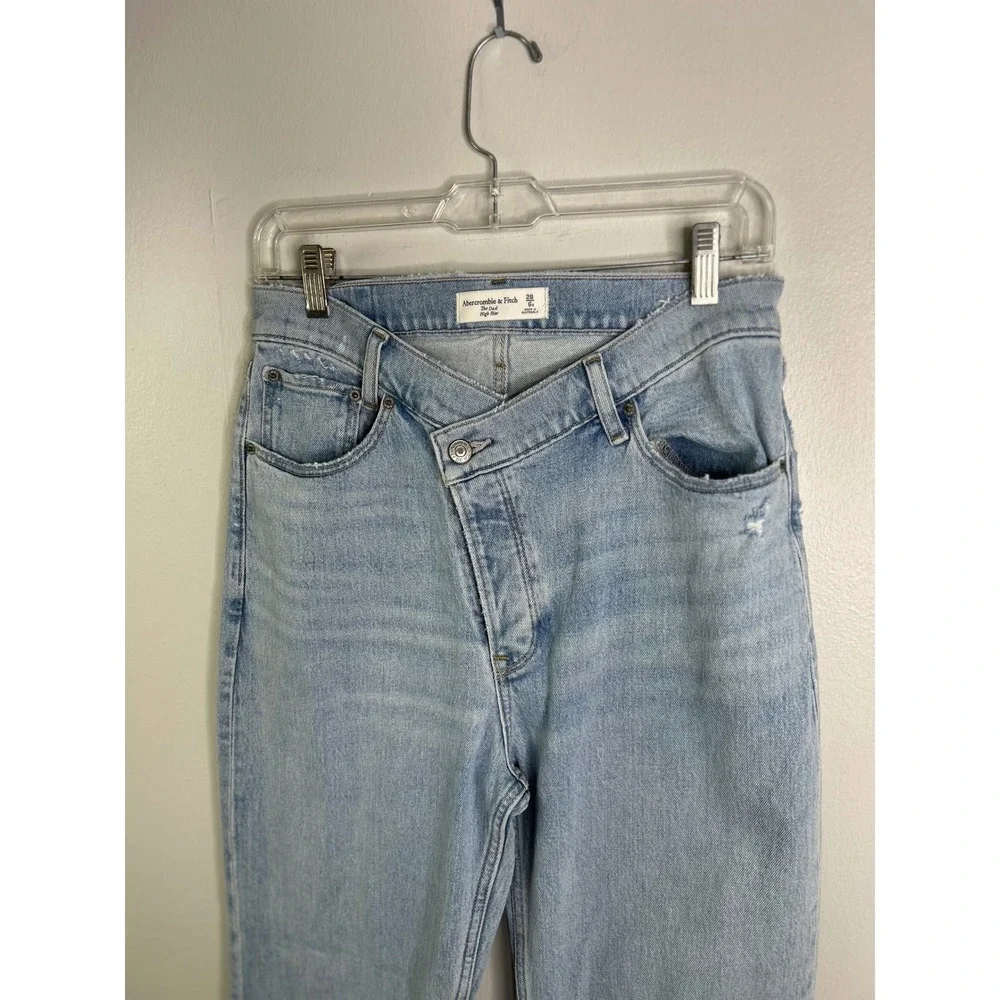 Abercrombie Fitch Womens The Dad High Rise Cross Over Light Wash Jeans Size 6S - Picture 10 of 10